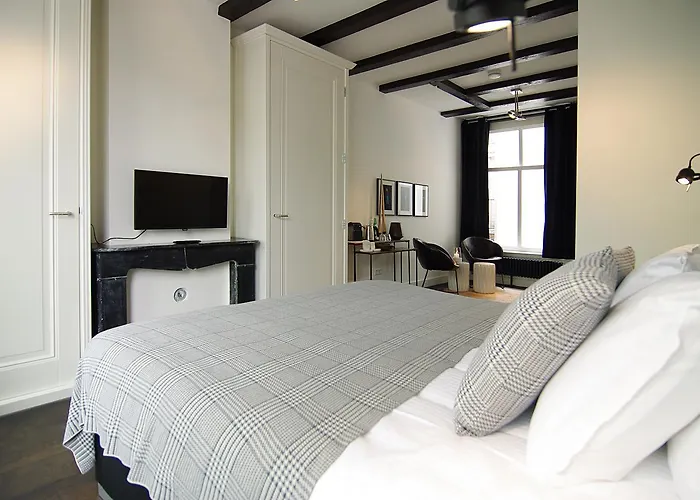 Zandberg - Canal View